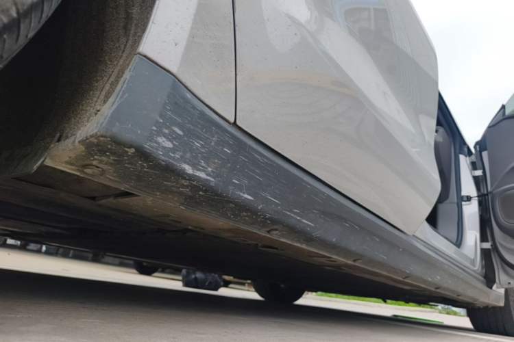 Used Nio ET7 2022 75 kWh Right Side Sill