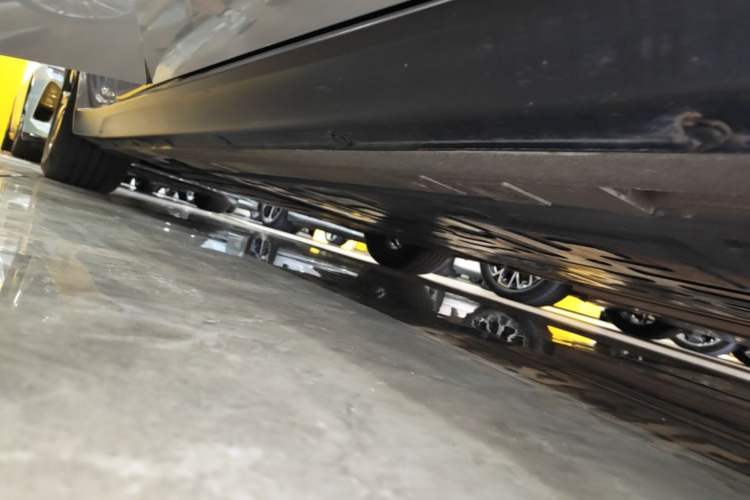 Used Nio ET7 2022 75 kWh Right Side Sill
