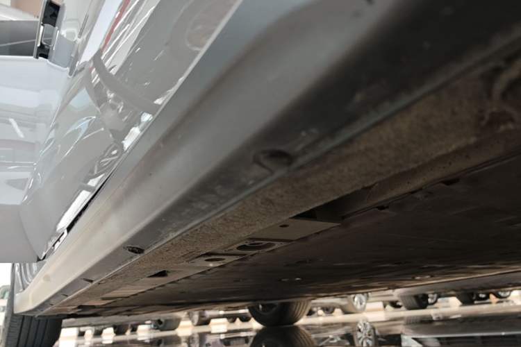 Used Nio ET7 2022 100 kWh Right Side Sill