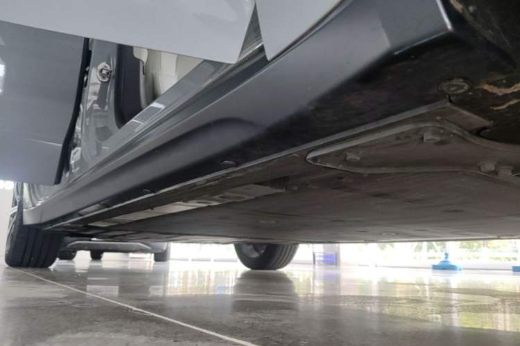 Used Nio ET7 2022 75 kWh Right Side Sill