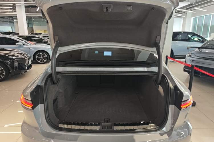 Used Nio ET7 2022 100 kWh Trunk