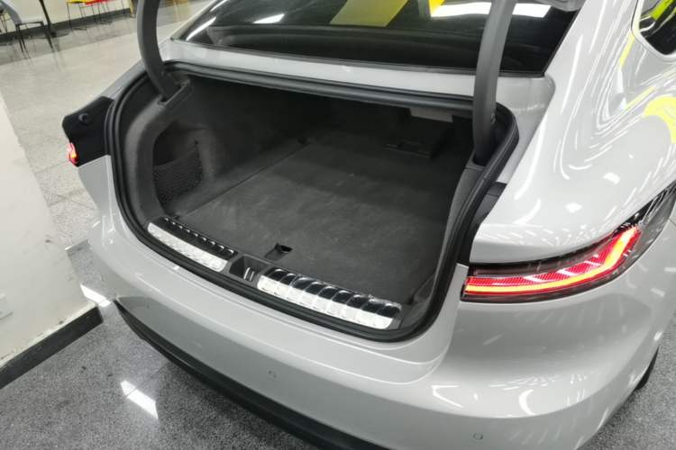 Used Nio ET7 2022 75 kWh Trunk