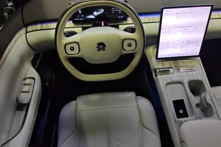 Used Nio ET7 2022 75 kWh Steering Wheel