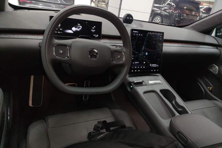 Used Nio ET7 2022 75 kWh Center Console