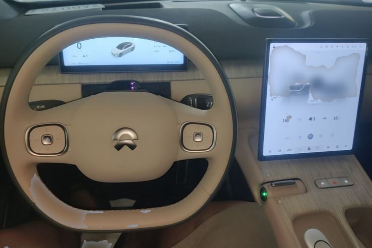 Used Nio ET7 2022 75 kWh Center Console