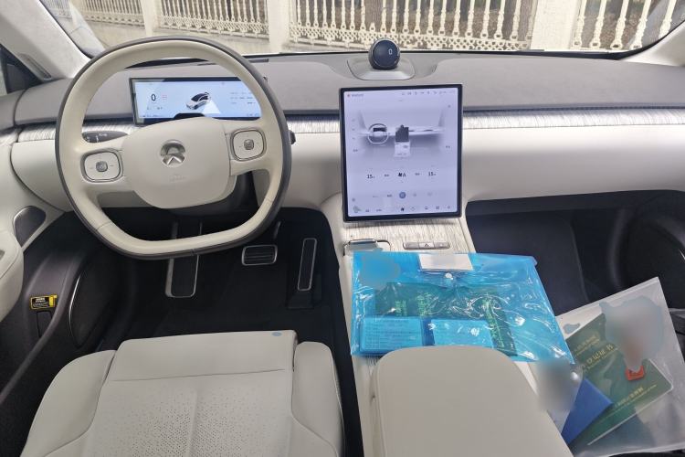 Used Nio ET7 2022 75 kWh Center Console