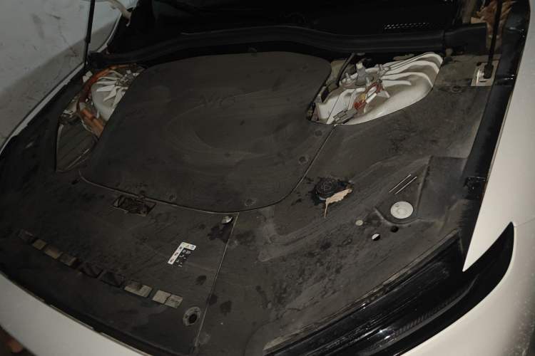 Used Nio ET7 2022 75 kWh Engine Bay Left