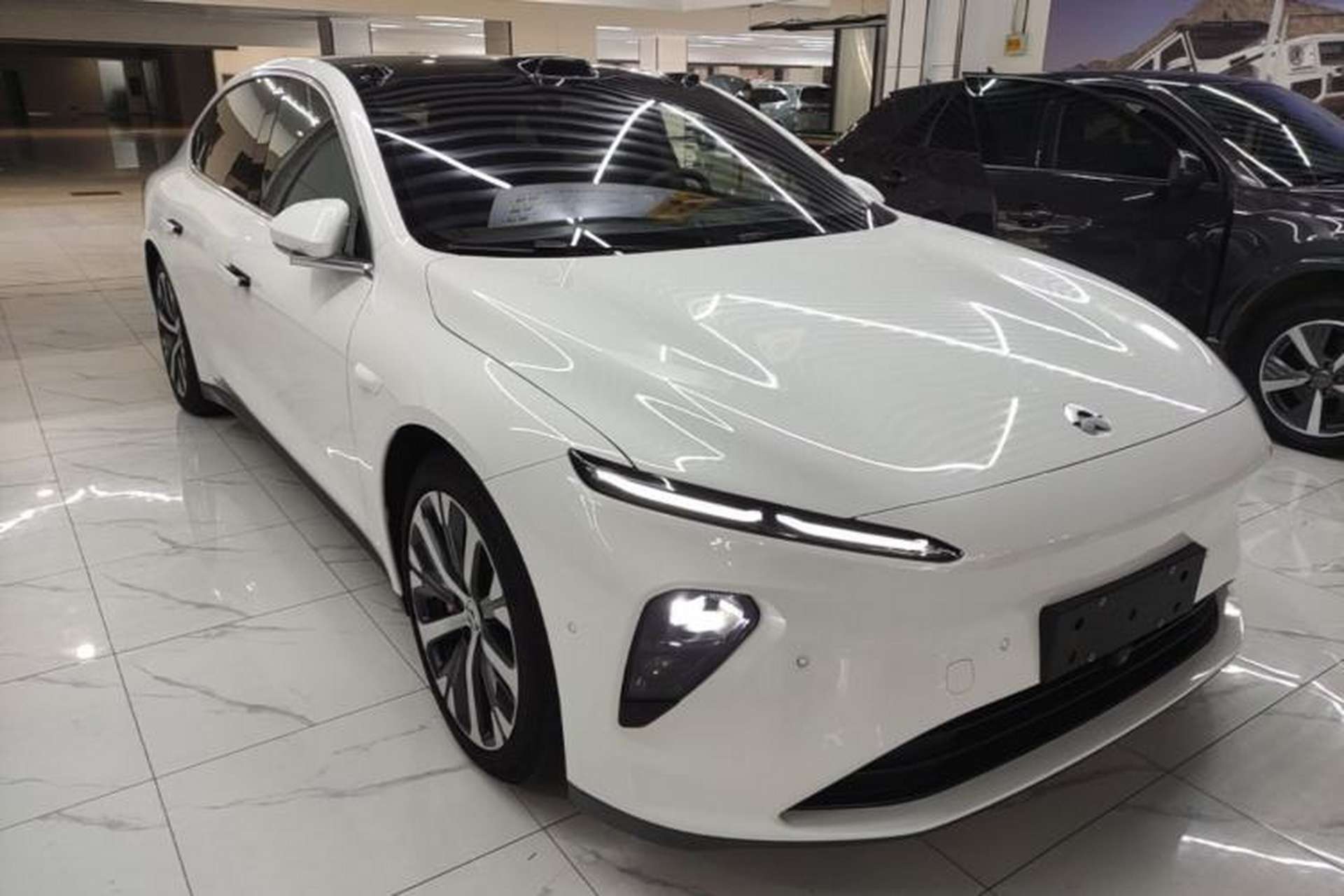 Used Nio ET7 2022 75 kWh Front Right 45 Deg