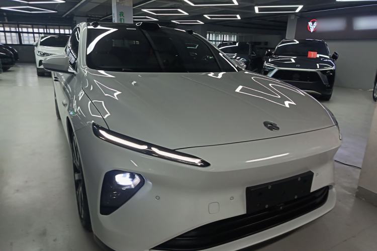 Used Nio ET7 2022 75 kWh Front Right 45 Deg
