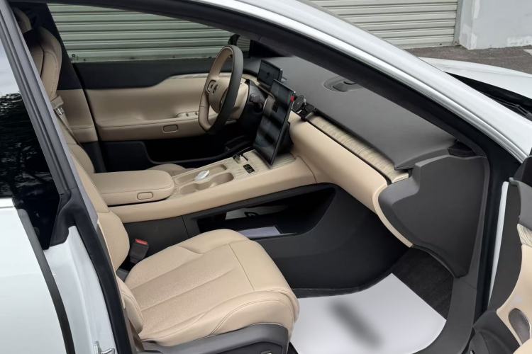 Used Nio ET7 2022 75 kWh Interior 10