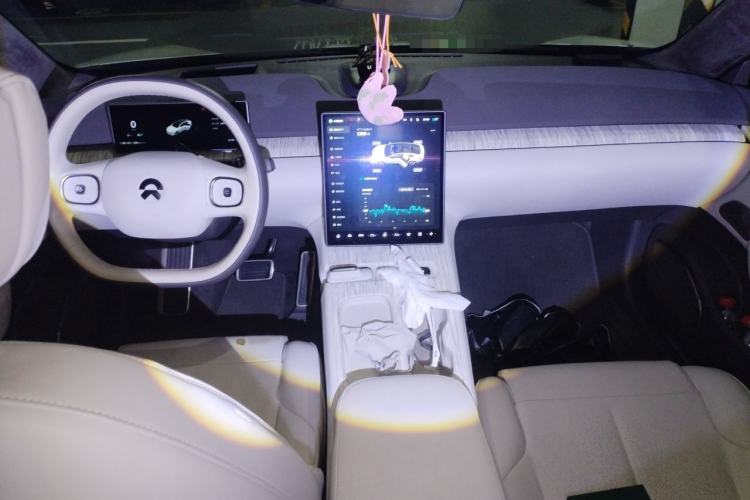Used Nio ET7 2022 75 kWh Interior 2