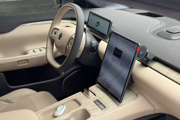 Used Nio ET7 2022 75 kWh Interior 9
