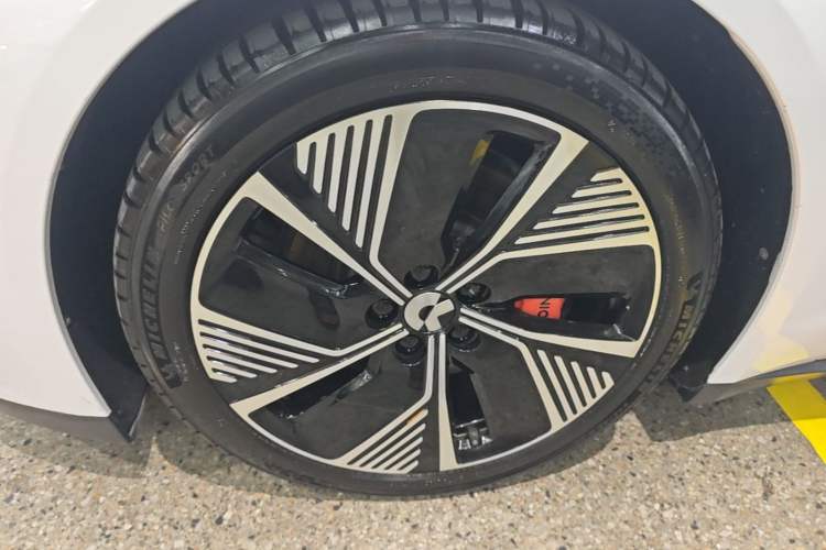 Used Nio ET7 2022 100 kWh Left Front Wheel Hub