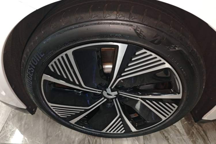 Used Nio ET7 2022 75 kWh Left Front Wheel Hub