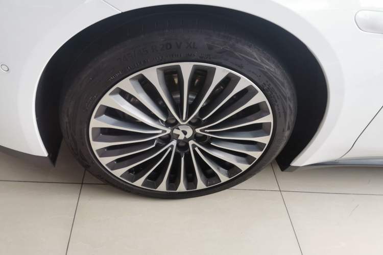 Used Nio ET7 2022 75 kWh Left Front Wheel Hub