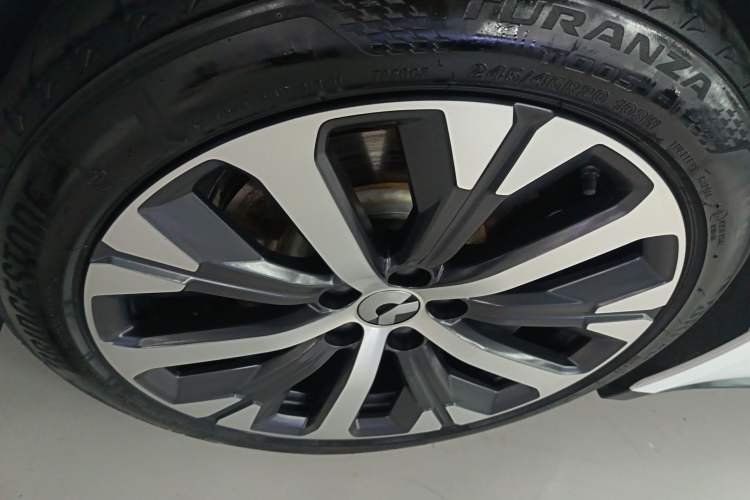 Used Nio ET7 2022 75 kWh Left Front Wheel Hub