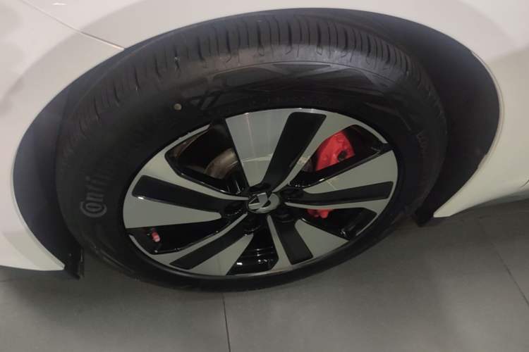 Used Nio ET7 2022 75 kWh Left Front Wheel Hub