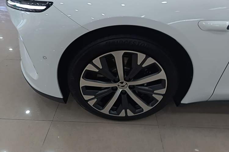 Used Nio ET7 2022 75 kWh Left Front Wheel Hub