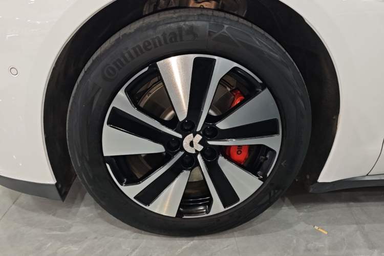 Used Nio ET7 2022 75 kWh Left Front Wheel Hub