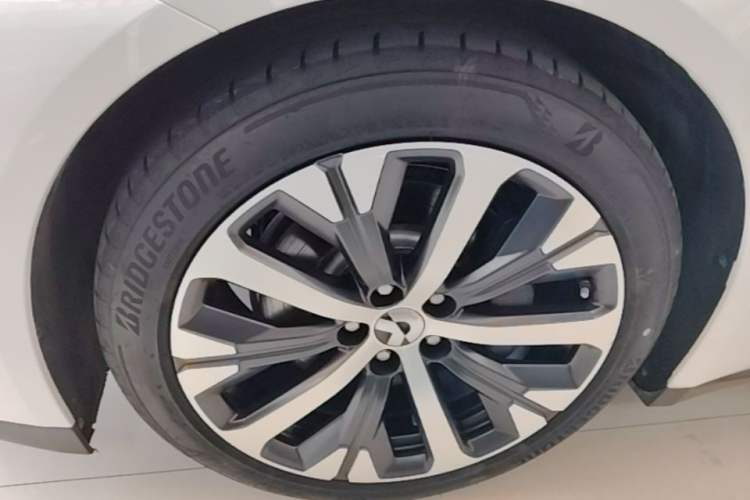 Used Nio ET7 2022 100kWh First Edition Left Front Wheel Hub