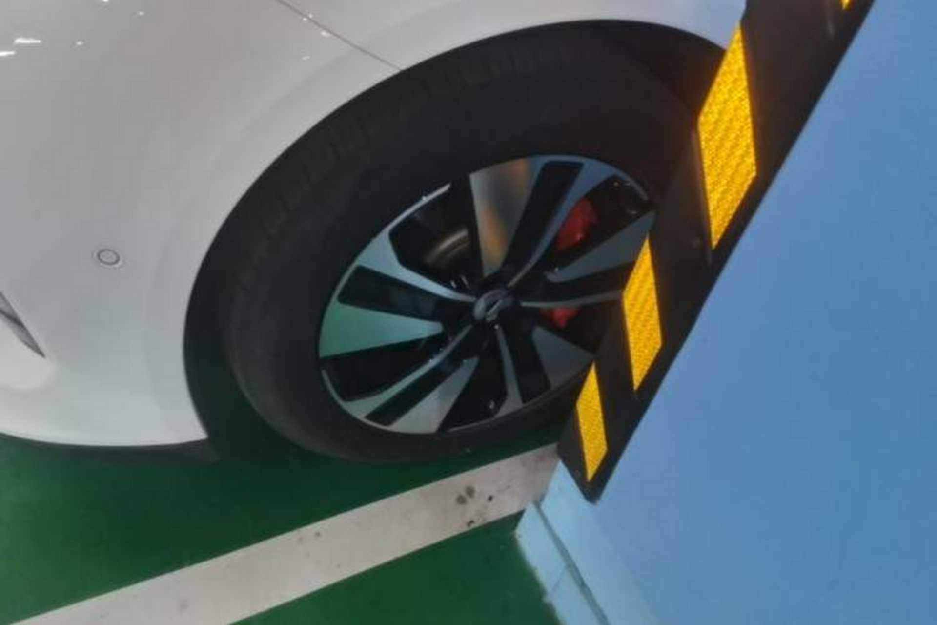 Used Nio ET7 2022 100 kWh Left Front Wheel Hub