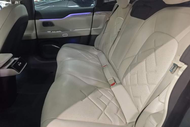 Used Nio ET7 2022 100 kWh Left Rear Seat