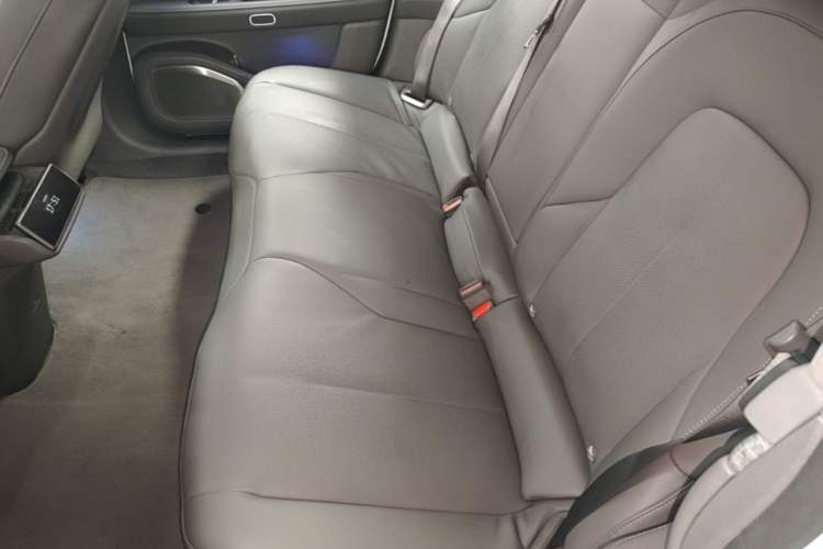 Used Nio ET7 2022 75 kWh Left Rear Seat