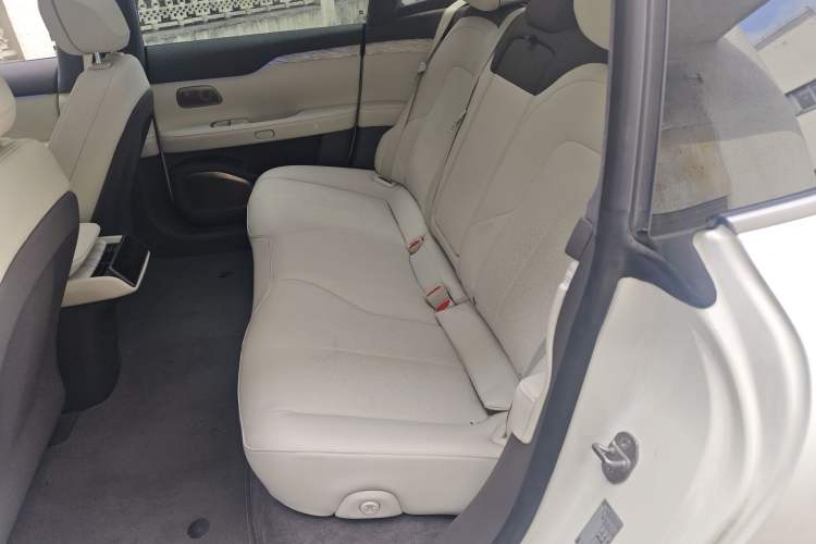 Used Nio ET7 2022 75 kWh Left Rear Seat