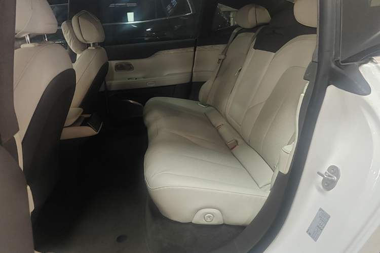 Used Nio ET7 2022 75 kWh Left Rear Seat