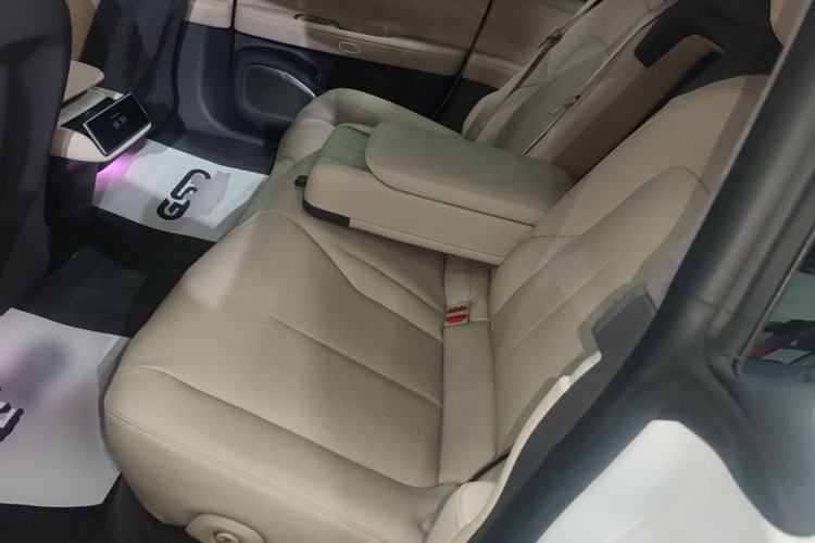 Used Nio ET7 2022 75 kWh Left Rear Seat