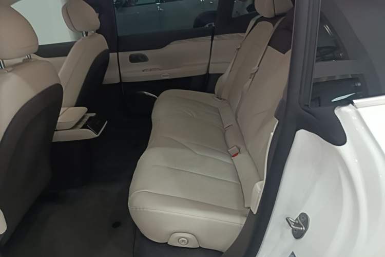 Used Nio ET7 2022 75 kWh Left Rear Seat