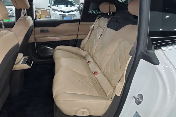 Used Nio ET7 2022 75 kWh Left Rear Seat