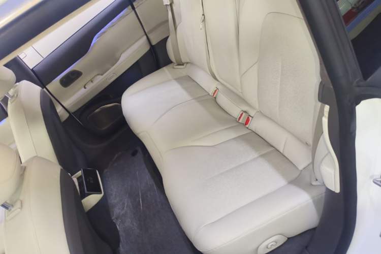 Used Nio ET7 2022 75 kWh Left Rear Seat