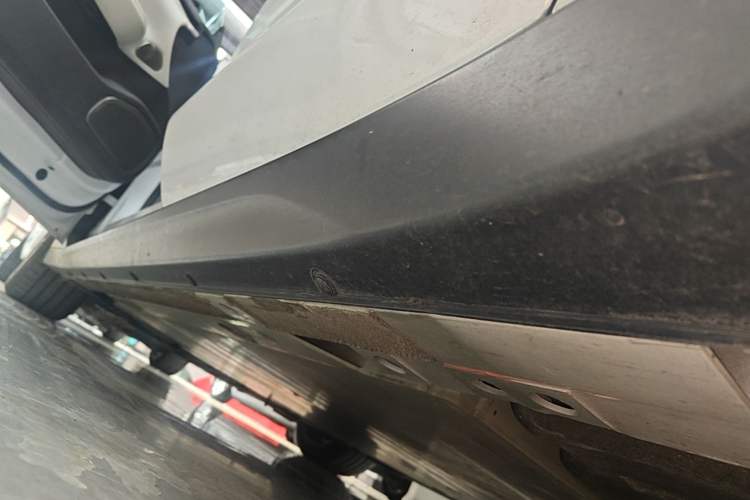 Used Nio ET7 2022 75 kWh Left Side Sill
