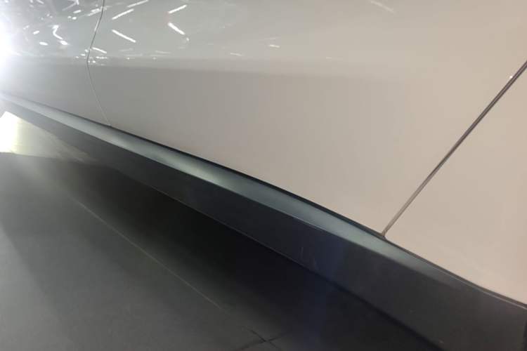 Used Nio ET7 2022 75 kWh Left Side Sill