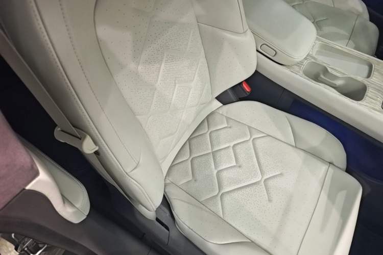 Used Nio ET7 2022 100 kWh Right Front Seat
