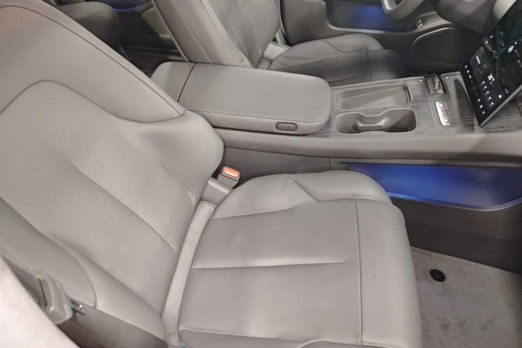 Used Nio ET7 2022 75 kWh Right Front Seat