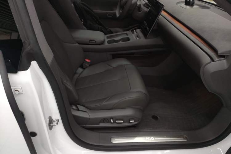 Used Nio ET7 2022 75 kWh Right Front Seat