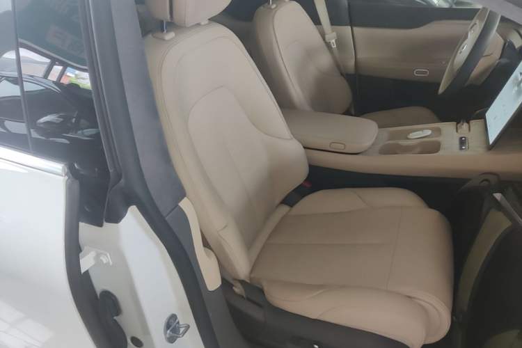 Used Nio ET7 2022 75 kWh Right Front Seat