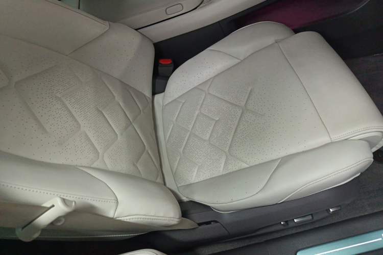 Used Nio ET7 2022 75 kWh Right Front Seat