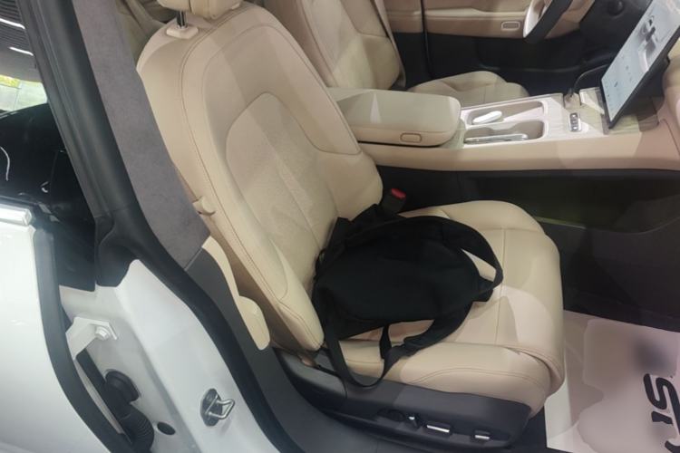 Used Nio ET7 2022 75 kWh Right Front Seat