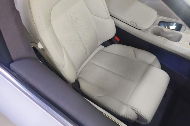 Used Nio ET7 2022 75 kWh Right Front Seat