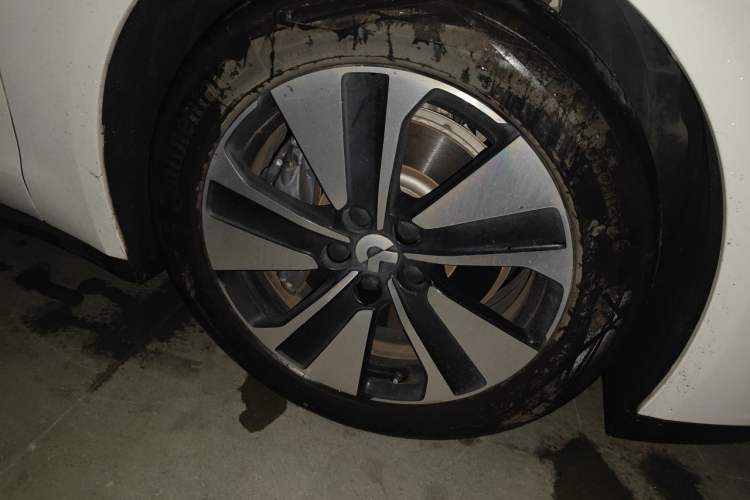 Used Nio ET7 2022 75 kWh Right Front Wheel Hub