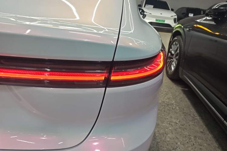 Used Nio ET7 2022 100 kWh Right Rear Taillight
