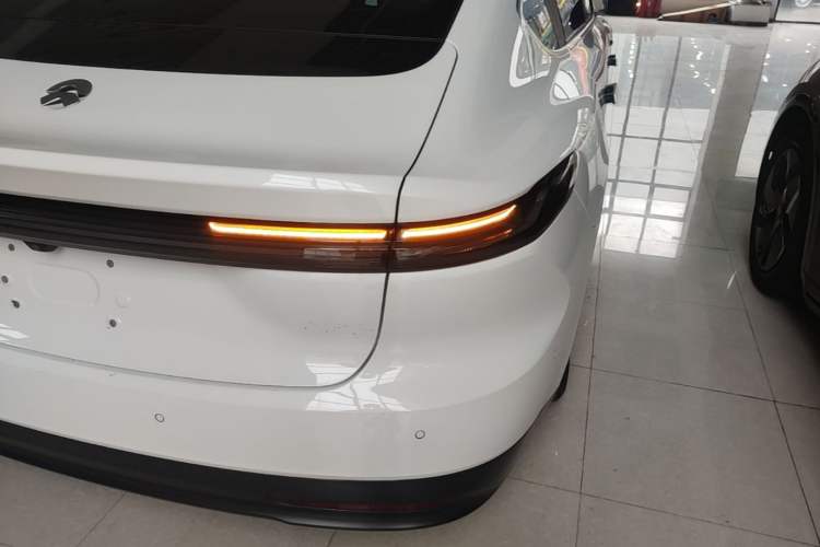 Used Nio ET7 2022 75 kWh Right Rear Taillight
