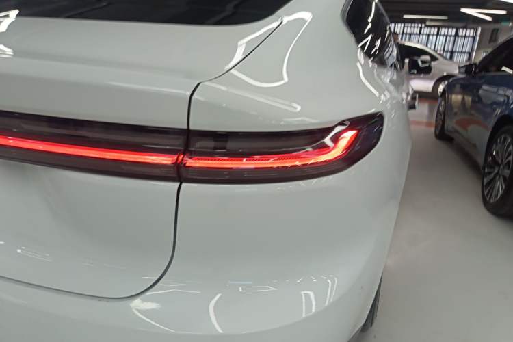 Used Nio ET7 2022 75 kWh Right Rear Taillight