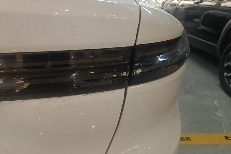 Used Nio ET7 2022 75 kWh Right Rear Taillight