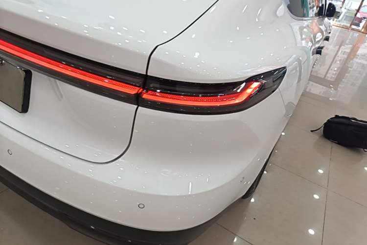 Used Nio ET7 2022 75 kWh Right Rear Taillight