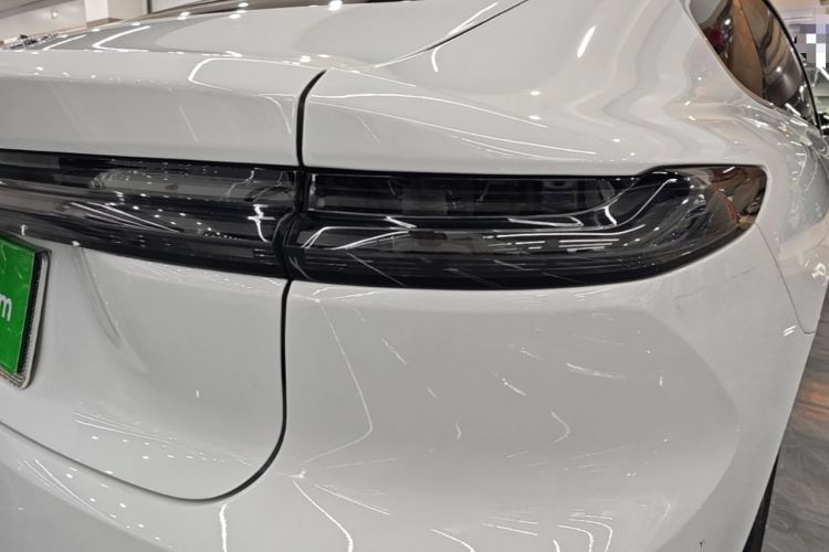 Used Nio ET7 2022 75 kWh Right Rear Taillight