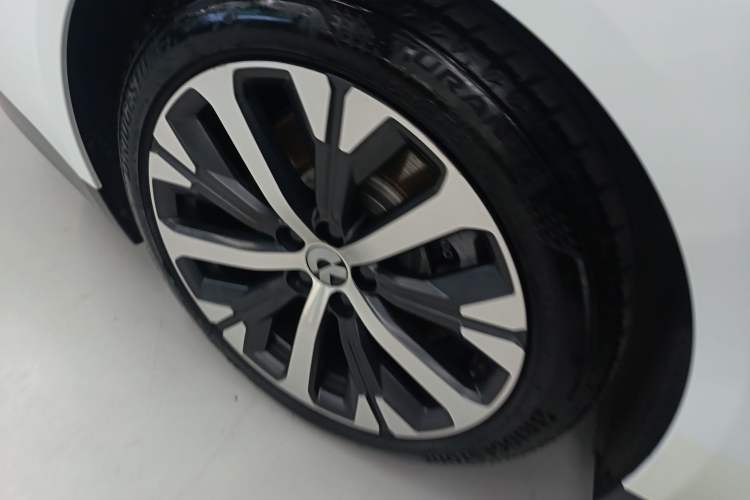 Used Nio ET7 2022 75 kWh Right Rear Wheel Hub